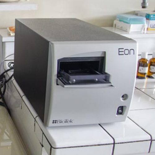 Spectrophotomètre UV-VIS multipuits